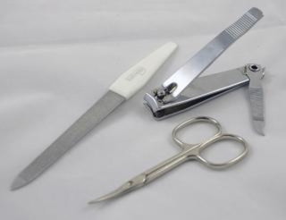 Anong mas preferred mong gamitin kay baby: nail file o nail cutter?