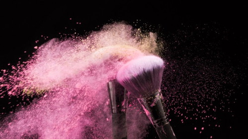 Ano ang ginagamit mo pang apply ng makeup—sponge o brush?
