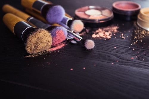 Bila kali terakhir anda membeli barangan kosmetik untuk diri anda?