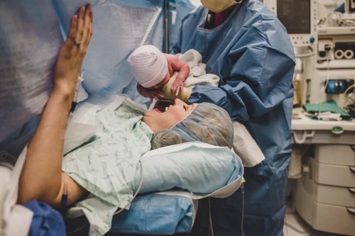 Berapa lama ibu berada di dalam bilik bersalin 'labor room'?