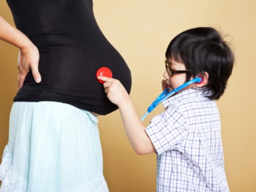 What is the ideal age gap between for two children?