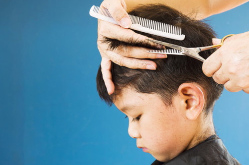 Gaano mo kadalas ginugupitan ng buhok ang anak mo?