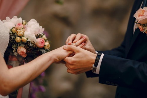 Kung hindi boto ang pamilya sa asawa mo dati, siya pa rin ba ang pipiliin mo?