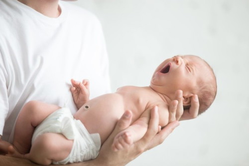 Ano ang ginamit mo na panlinis ng pusod ni baby noong newborn siya?