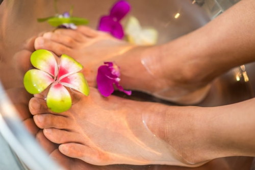 Okay lang ba sa buntis mag-foot spa?