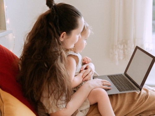 What kind of impact does social media has on your confidence as a parent?