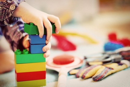 Sobrang dami na bang toys ng anak mo? <a href='https://ph.theasianparent.com/maraming-laruan-senyales/' target='_blank' >https://ph.theasianparent.com/maraming-laruan-senyales/</a>