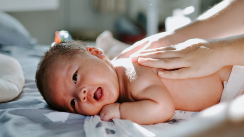 Can breastmilk cause colic in babies?
