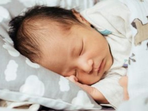 What is the safest room temperature for a newborn?