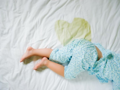 Pernah atau tidak anak anda kencing di atas tilam?