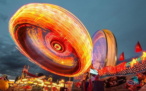 Saang amusement park mo gustong madala ang pamilya mo - Disneyland or Ocean Park?