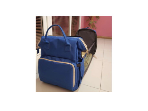 Apakah Bunda berminat membeli produk expandable diaper bag (tas popok bayi yang dapat dikembangkan menjadi tempat tidur portable) berikut ini dengan harga Rp 600.000?
Sertakan alasan di kolom komentar ya, Bun! :)