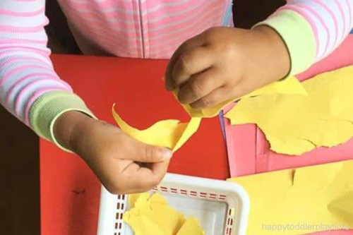 Adakah anda membenarkan anak anda mengoyakkan kertas?