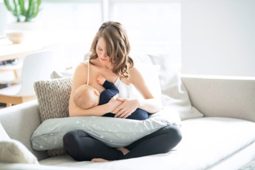 Senarai bantal menyusu terbaik untuk anda! <a href='https://my.theasianparent.com/bantal-menyusu-terbaik' target='_blank' >https://my.theasianparent.com/bantal-menyusu-terbaik</a>