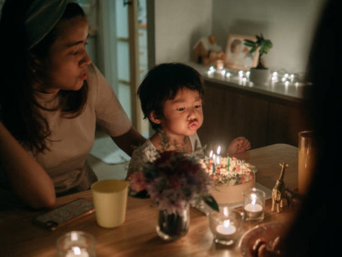 How much would/did you spend on your child's first birthday party?