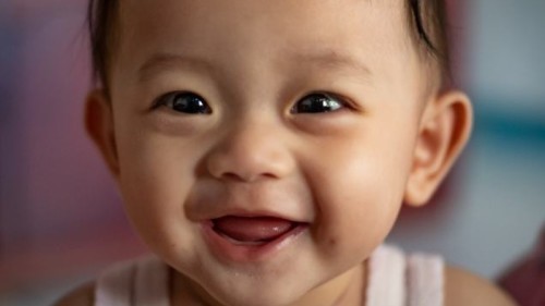 Paano magkaroon ng dimples si baby?