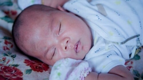 Gumagamit ba ng mittens si baby?