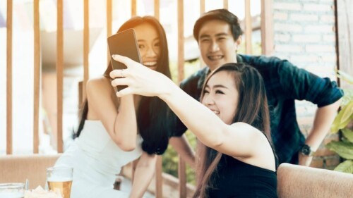 Okay lang ba na maging kaibigan ang ex kahit may asawa na?