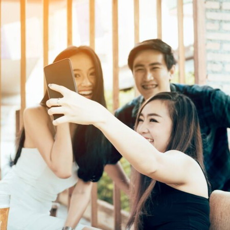 Moms, dads, pinapayagan niyo bang makipag-kaibigan ang asawa niyo sa kanilang ex?