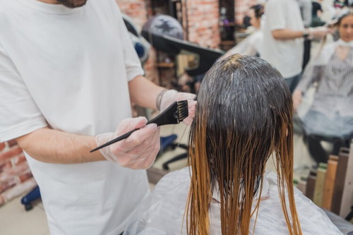 Yuk, cek <a href='https://id.theasianparent.com/cat-rambut-halal' target='_blank' >https://id.theasianparent.com/cat-rambut-halal</a> pilihan cat rambut yang halal untuk tampilan lebih fresh.