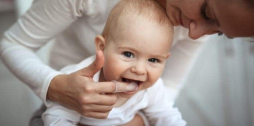Cek <a href='https://id.theasianparent.com/sikat-gigi' target='_blank' >https://id.theasianparent.com/sikat-gigi</a> pilihan sikat gigi bayi untuk ajarkan kebersihan mulut sedari dini.