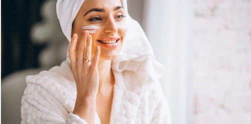 Cek <a href='https://id.theasianparent.com/essence-wajah?utm_source=apppost&utm_medium=app-internal-organic&utm_campaign=id' target='_blank' >https://id.theasianparent.com/essence-wajah?utm_source=apppost&utm_medium=app-internal-organic&utm_campaign=id</a> pilihan essence wajah yang untuk cegah penuaan dini.