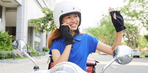 Yuk cek <a href='https://id.theasianparent.com/sarung-tangan-motor?utm_source=apppoll&utm_medium=app-internal-organic&utm_campaign=id' target='_blank' >https://id.theasianparent.com/sarung-tangan-motor?utm_source=apppoll&utm_medium=app-internal-organic&utm_campaign=id</a> pilihan sarung tangan untuk lindungi motormu saat berkendara.