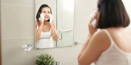 Cek yuk <a href='https://id.theasianparent.com/skincare-aman-untuk-ibu-hamil?utm_source=apppost&utm_medium=app-internal-organic&utm_campaign=id' target='_blank' >https://id.theasianparent.com/skincare-aman-untuk-ibu-hamil?utm_source=apppost&utm_medium=app-internal-organic&utm_campaign=id</a> pilihan skincare yang aman untuk para bumil.