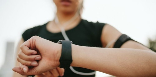 Yuk cek <a href='https://id.theasianparent.com/smartwatch-untuk-olahraga' target='_blank' >https://id.theasianparent.com/smartwatch-untuk-olahraga</a> rekomendasi smartwatch untuk dukung kegiatanmu.