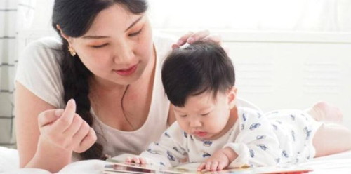 Cek <a href='https://id.theasianparent.com/buku-anak-2-tahun' target='_blank' >https://id.theasianparent.com/buku-anak-2-tahun</a> pilihan buku anak usia 2 tahun yang bagus untuk perkembangan si kecil.