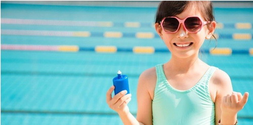 Lindungi kulit si kecil dari UVA/UVB dengan sublock pilihan, cek <a href='https://id.theasianparent.com/sunblock-anak' target='_blank' >https://id.theasianparent.com/sunblock-anak</a>