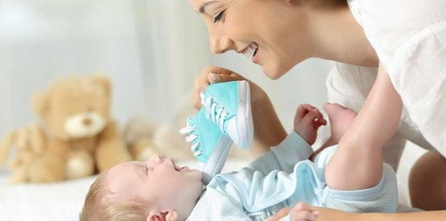 Yuk cek <a href='https://id.theasianparent.com/sepatu-bayi' target='_blank' >https://id.theasianparent.com/sepatu-bayi</a> pilihan sepatu bati yang kece dan nyaman untuk kaki kecilnya.