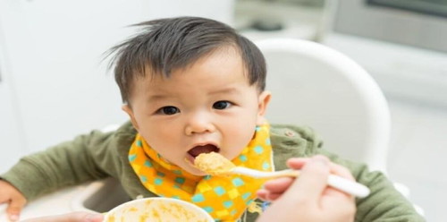 Yuk cari tau celemek sesuai kebutuhan si kecil di <a href='https://id.theasianparent.com/rekomendasi-celemek-bayi' target='_blank' >https://id.theasianparent.com/rekomendasi-celemek-bayi</a>