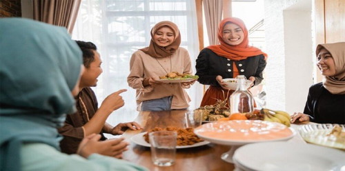 Cek pilihan resto yang sediakan pengiriman untuk buka bersama disini <a href='https://id.theasianparent.com/paket-buka-puasa-delivery' target='_blank' >https://id.theasianparent.com/paket-buka-puasa-delivery</a>