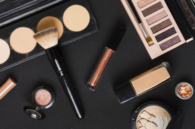 Nah ini ada rekomendasi foundation aman untuk ibu hamil agar selalu tampil flawless, cek ya. Biasanya pakai merk apa nih? <a href='https://id.theasianparent.com/foundation-aman-untuk-ibu-hamil' target='_blank' >https://id.theasianparent.com/foundation-aman-untuk-ibu-hamil</a>