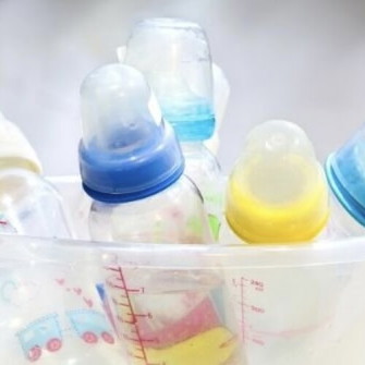 Memilih botol susu untuk bayi penting dilakukan, hal ini memengaruhi tumbuh kembang si kecil. Nah, cek yuk produk terbaiknya untuk buah hati Anda: <a href='https://id.theasianparent.com/botol-susu-terbaik' target='_blank' >https://id.theasianparent.com/botol-susu-terbaik</a>