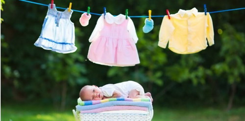 Jangan asal pilih produk detergen untuk bayi yang kulitnya masih sensitif. Cek rekomendasinya di sini, yuk! <a href='https://id.theasianparent.com/deterjen-untuk-baju-bayi' target='_blank' >https://id.theasianparent.com/deterjen-untuk-baju-bayi</a>