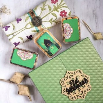 Ide mengirimkan hampers lebaran untuk sahabat. Mulai dari skincare hingga makanan, cek review-nya berikut ini: <a href='https://id.theasianparent.com/hampers-lebaran-untuk-sahabat' target='_blank' >https://id.theasianparent.com/hampers-lebaran-untuk-sahabat</a>