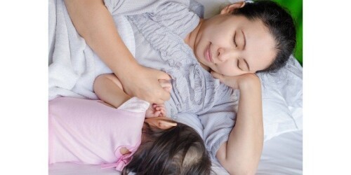 Breastfeeding While Lying Down 🤱