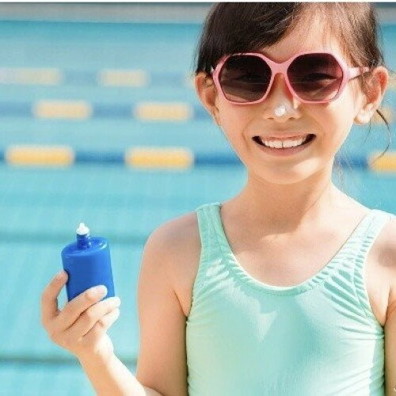 Supaya kulitnya tetap terlindungi saat melakukan aktivitas luar ruangan: <a href='https://id.theasianparent.com/sunblock-anak' target='_blank' >https://id.theasianparent.com/sunblock-anak</a>