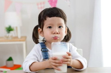 Yuk lengkapi kebutuhan gizinya dengan pilihan susu berikut ini: <a href='https://id.theasianparent.com/susu-anak-3-tahun-keatas' target='_blank' >https://id.theasianparent.com/susu-anak-3-tahun-keatas</a>