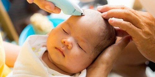 Pencukur rambut bayi: <a href='https://my.theasianparent.com/pencukur-rambut-bayi-mudah-digunakan-dan-saiz-poket' target='_blank' >https://my.theasianparent.com/pencukur-rambut-bayi-mudah-digunakan-dan-saiz-poket</a>