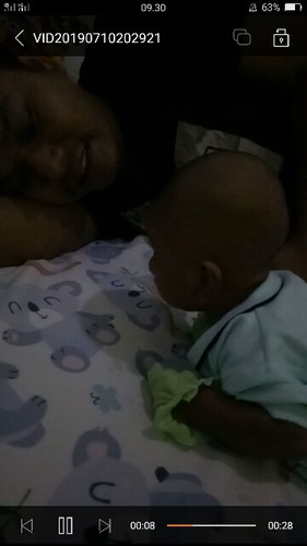 baby ngangkat kepala