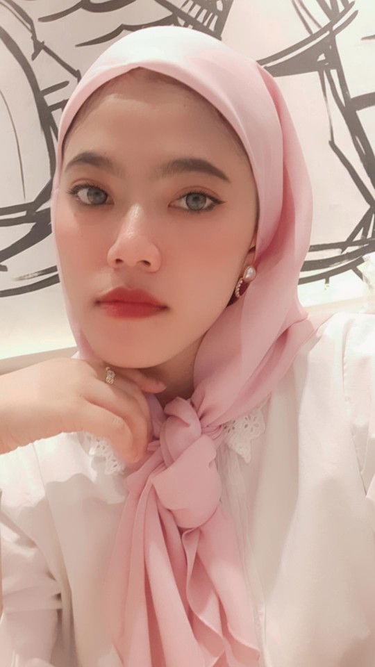 Indri Adriani  profile icon