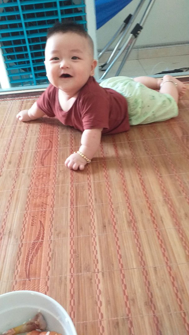 trẻ 5 tháng tuổi 1 ngàt đi tè bnhiu lần