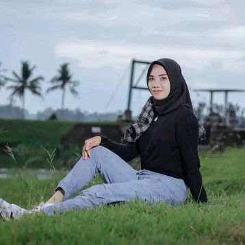 Eis Larasati profile icon