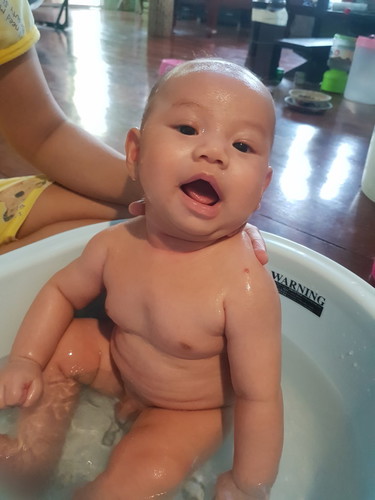 อากาศร้อน มาอาบน้ำกันคับ