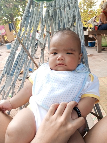 ลูก3เดือนกับ11วันเเล้วยังไม่พลิกตัว