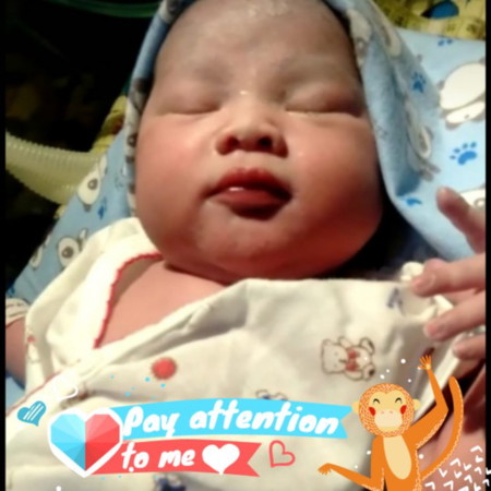 lahir anak kedua kami yakni perempuan bb 3 kg pj 48 cm. Walaupun masih kurang 4 minggu masa persalinannya
