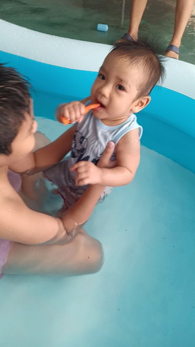 เล่นน้ำ
